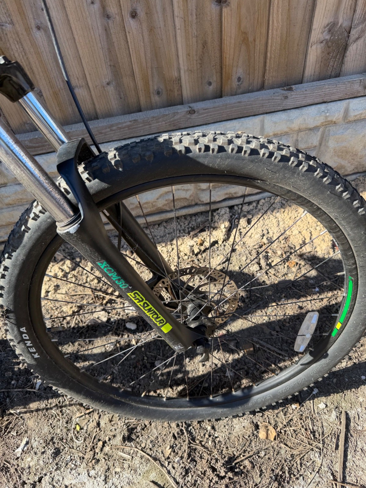 Carrera Vulcan Mens Mountain Bike Black 27.5" Wheel Disc Brakes