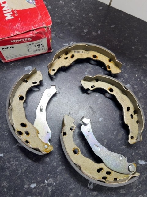 Mintex Rear Brake Shoe Set MFR691 Fits Nissan Micra Note 203.2 x 39mm New