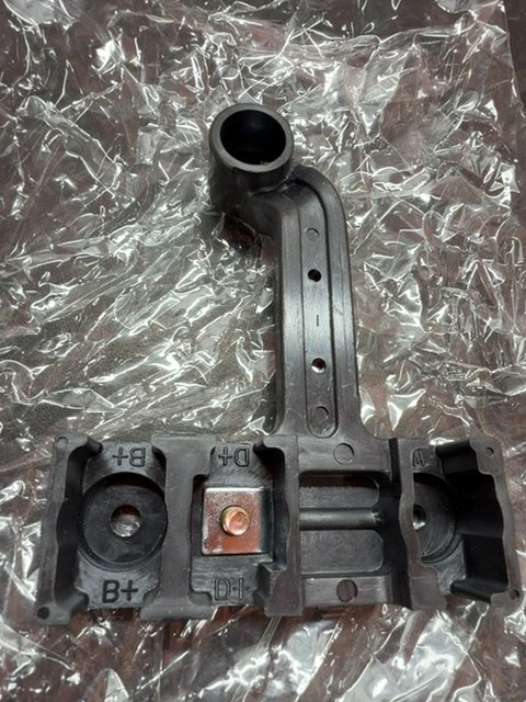 HC-Cargo 135880 Alternator Terminal Block B+ D+ New