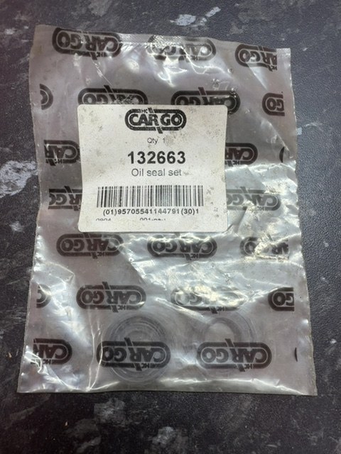 HC Cargo Oil Seal Set 132663 New