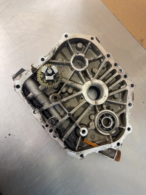 L100 Engine Side Case Cover Governor Dipstick Bearings Used