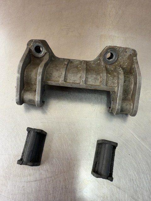 Yanmar L100 Exhaust Mount Bracket With 2x Rubbers 114992-15890