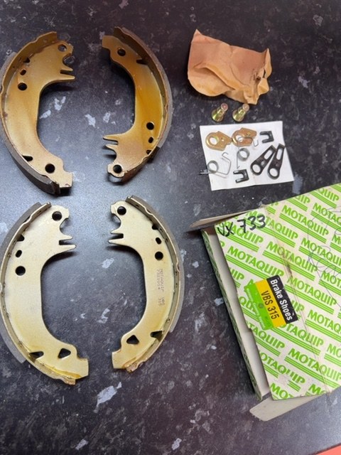Motaquip VBS 315 Rear Brake Shoe Set with Hardware Kit NOS