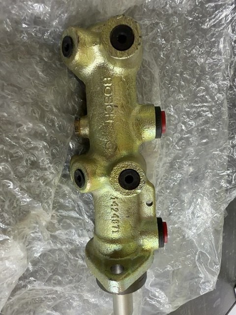 Bosch Brake Master Cylinder 5424871 NOS